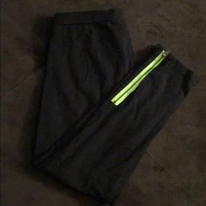 Victoria’s Secret Capri yoga pants 🧘🏻‍♂️🧘🏻‍♀️